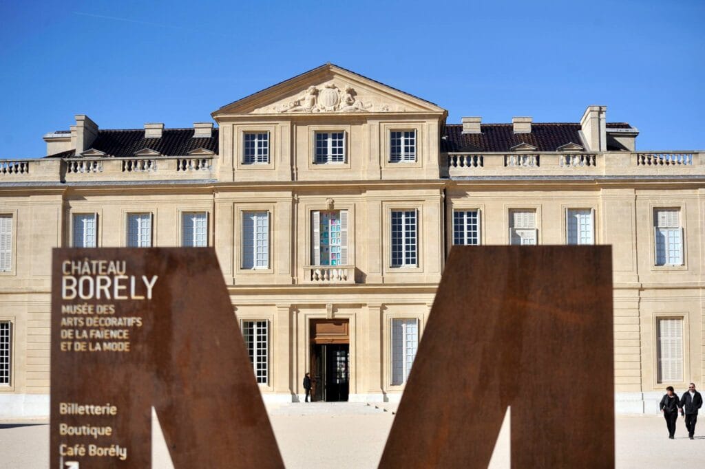musee-des-arts-decoratifs-de-la-faience-et-de-la-mode-chateau-borely-parc-borely-marseille
