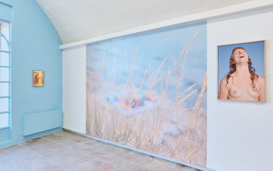 Exposition photographique à la Villa Noailles (Hyères). « Paul, la plage et les peintres » de Paul Rousteau – du 24 Novembre 2023 au 10 Mars 2024